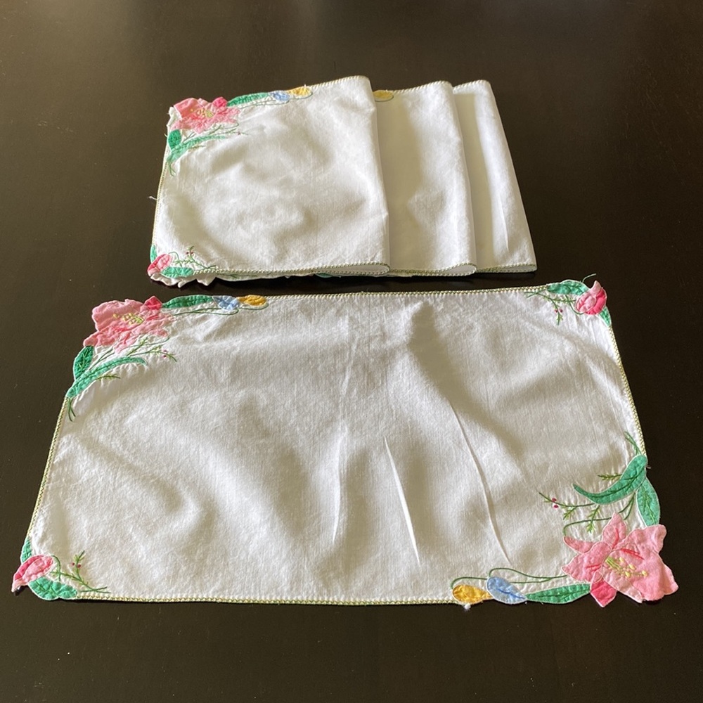 White Set Of 4 Vintage MCM Floral Embroidered Placemats!